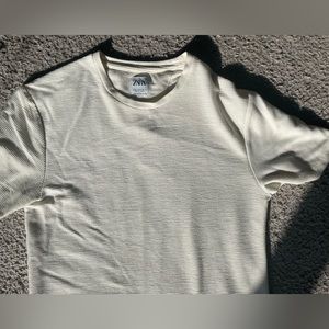Zara Men Cream Ribbed shirt in Size: Medium